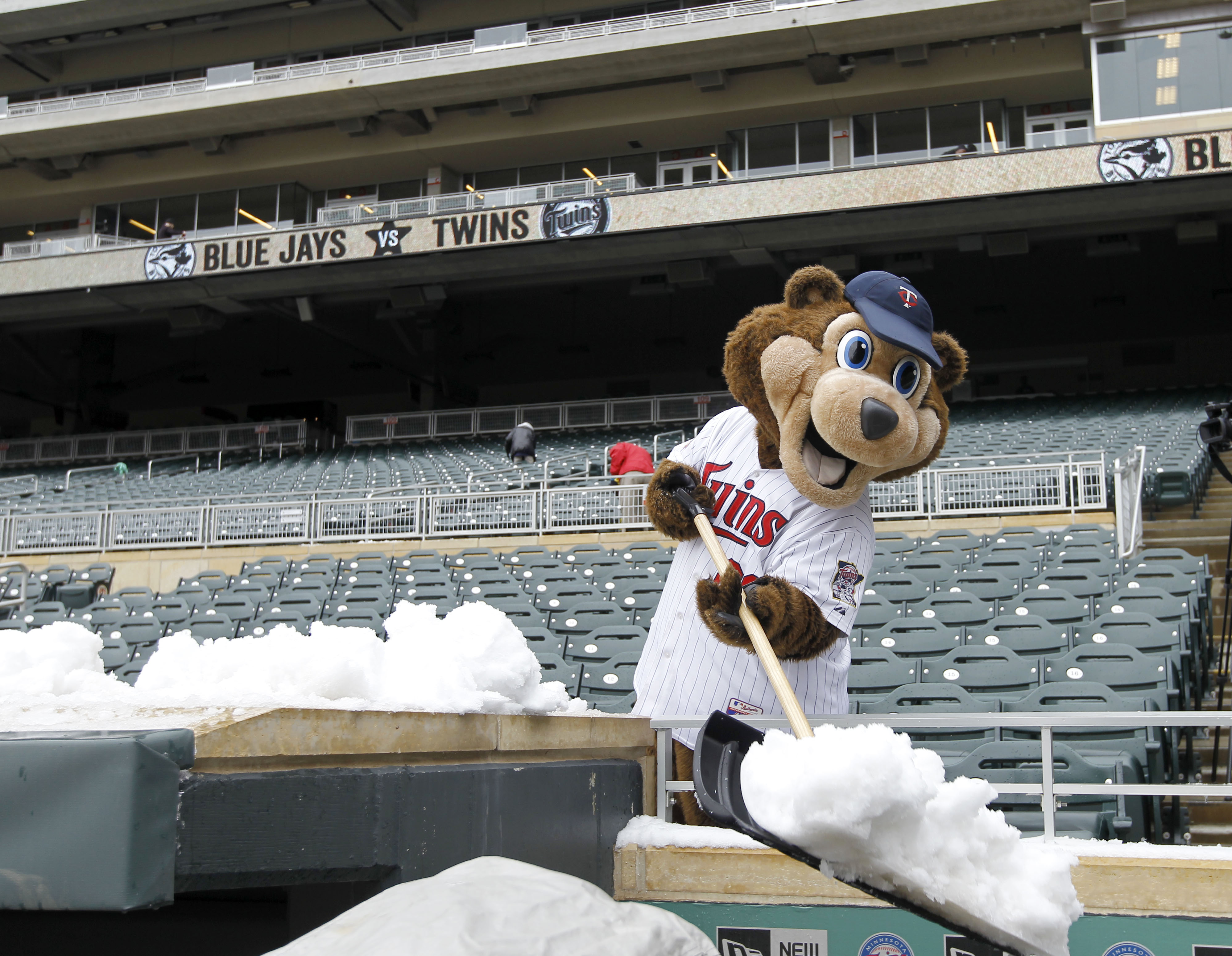 Maybe Target Field should have had a roof, NewsCut