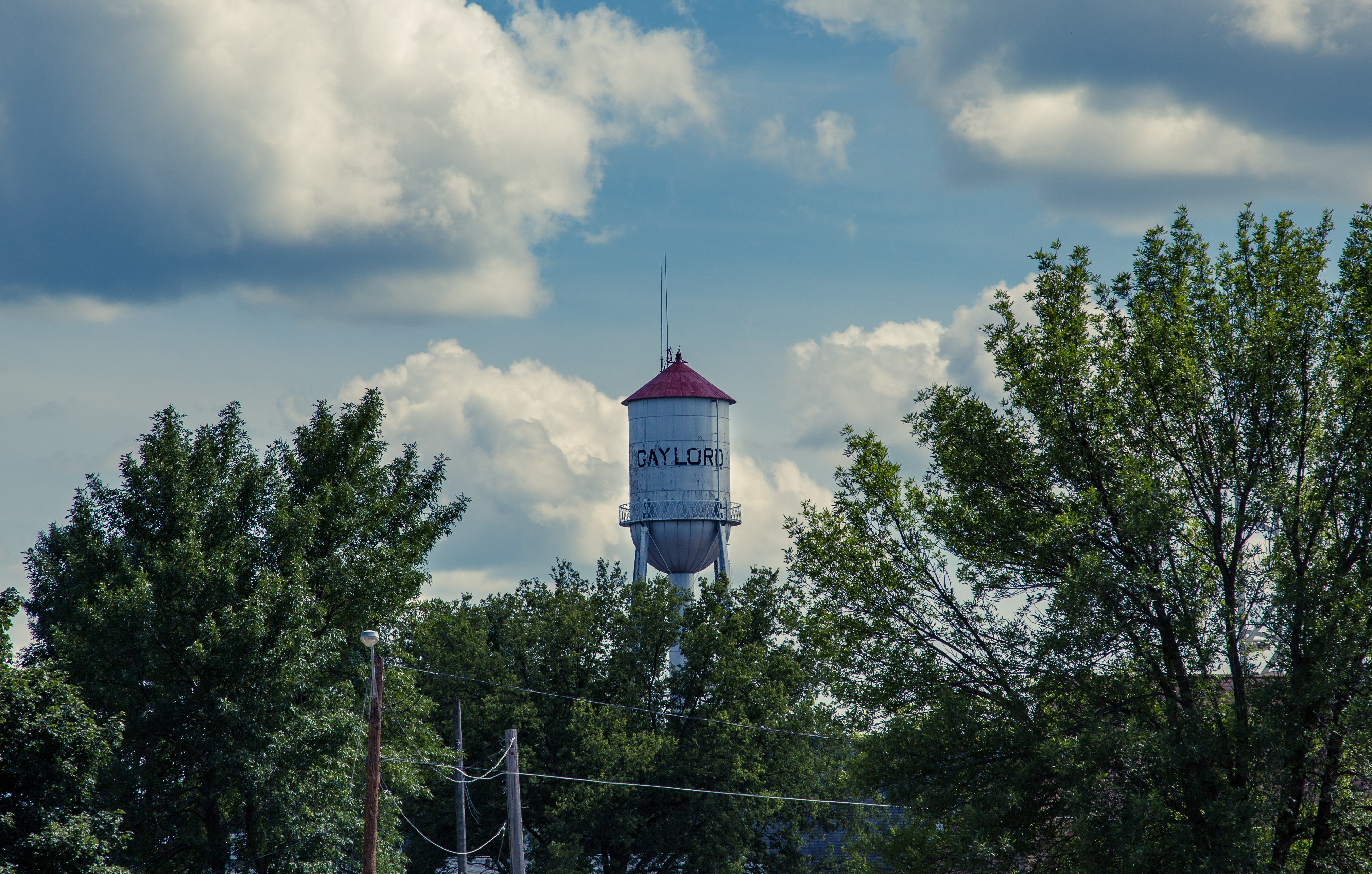 The Gaylord, Minnesota water tower as seen from Cleveland Street next to the Sibley County Courthouse. Photo by Tony Webster. Used under Creative Commons license via Flickr.