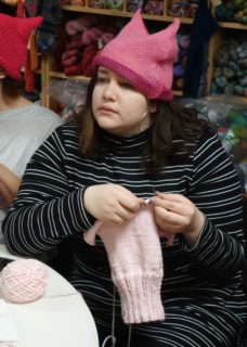 Holly Daudelan knits a pink Pussyhat at Knitty City in New York on January 17, 2017. Photo: William Edwards/AFP/Getty Images.