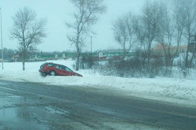 car_off_road.jpg